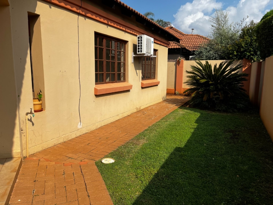To Let 2 Bedroom Property for Rent in Melodie North West